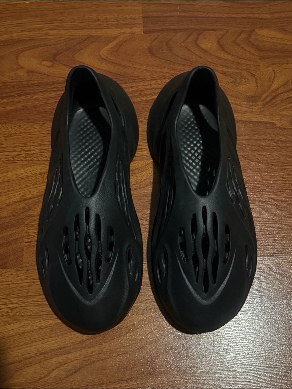 Men Black Slip-On yezzys foam runners shoes